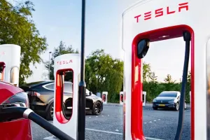 भारत में Tesla ने खोला पहला चार्जिंग स्टेशन, मुंबई के BKC में Supercharging Stalls