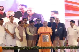 एटा में श्री सीमेंट प्लांट का लोकार्पण कर बोले सीएम योगी: हजारो लोगों को मिलेगा रोजगार, कांग्रेस-सपा पर साधा निशाना 