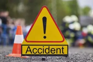 श्रावस्ती में भीषण सड़क हादसा, ट्रैक्टर की चपेट में आने से एक परिवार के 5 लोगों की मौत 