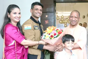 अपने परिवार संग मुख्यमंत्री योगी से मिले अंतरिक्ष यात्री शुभांशु शुक्ला, सीएम ने दी बधाई 