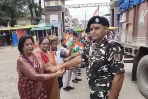 Raksha Bandhan: देश के रक्षकों संग चीन सीमा पर दिखी अद्भुत मिसाल, सेना के जवानों को लगाया तिलक और बांधी राखी 