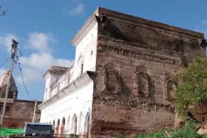 बिठूर के इतिहास की सैर कराती है टिकैत राय बारादरी, 18वीं सदी में पत्थर घाट के साथ निर्मित बारादरी और मंदिर है वास्तुकला का बेहतरीन नमूना