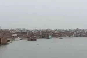 पानी मे सेल्फी या बनाई रील तो.. प्रयागराज में पुलिस प्रशासन ने जारी की गाइडलाइन, उफ़नाती गंगा मे न जाने की चेतावनी 