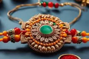 थाना परिसर में खास अंदाज में मनाया गया रक्षाबंधन का त्योहार, एकल अभियान की बहनों ने पुलिस कर्मियों को बांधी राखी, तिलक लगाकर खिलाई मिठाई 