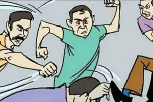 अधेड़ के अश्लील इशारे! अभद्रत कमेंट से परेशान युवती ने दर्ज कराया मुकदमा, आरोपी उसके बेटों ने की मारपीट 