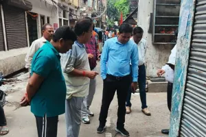 संचारी रोगों की रोकथाम के लिए नगर निगम का विशेष अभियान, गली-गली घूमकर मॉनिटरिंग कर रहे अधिकारी 