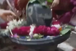श्री कोतवालेश्वर महादेव मंदिर में महिलाओं ने महादेव को बांधी राखी, सुरक्षा और समृद्धि का लिया आशीर्वाद