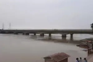 यूपी में बढ़ा नदियों का जलस्तर, लगातार बारिश और नेपाल से छोड़े गए पानी के कारण इन जिलों में उफान पर गंगा, यमुना 