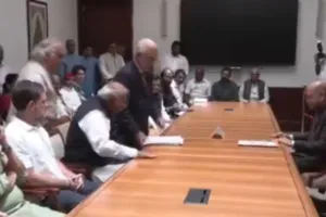 उपराष्ट्रपति पद के लिए विपक्ष के उम्मीदवार बी. सुदर्शन रेड्डी ने किया नामांकन, INDIA गठबंधन के तमाम बड़े नेता मौजूद