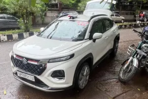 लाल-नीली बत्ती लगी एसयूवी शहर भर में दौड़ा रहे थे छात्र, पुलिस ने गाड़ी का किया चालान मालिक से पूछताछ