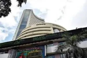 सप्ताह के पहले दिन सकारात्मक बदलाव के साथ खुला बाजार, सेंसेक्स 104 अंक चढ़ा, 24,419 पर निफ्टी 