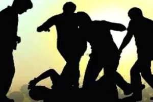 लखीमपुर खीरी : कंप्यूटर ऑपरेटर व शिक्षक पत्नी से बाइक सवारों ने की अभद्रता, कार तोड़ी 