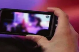 रामपुर: महिला से फोन पर भेजता था अश्लील वीडियो, बैंक कर्मचारी गिरफ्तार 