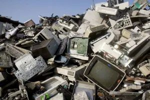 Moradabad : अवैध ई-कचरा भट्ठों पर प्रदूषण नियंत्रण बोर्ड का शिकंजा, 37 भट्ठी मालिकों FIR