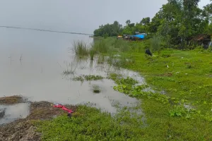 सरयू का उफान जारी : 15 सेमी ऊपर बह रही नदी, तराई में पलायन की नौबत