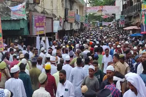 उर्स-ए-रजवी : शहर में रजा के दीवानों का सैलाब, कुल के बाद फिलिस्तीन के लिए दुआ को उठे हाथ