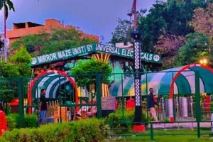 Moradabad : कंपनी बाग की भुलभुलैया और 5 डी मोशन थिएटर कर रहा लोगों को आकर्षित