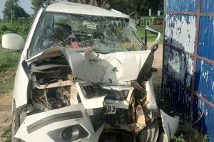 पीलीभीत: पेड़ से कार की टक्कर में दादी और नवजात पौत्र की मौत, दंपति गंभीर घायल 