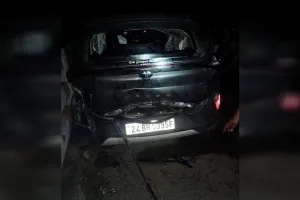 Rampur : डिवाइडर में घुसी कार...सड़क हादसे में महिला की मौत व तीन घायल