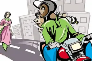 लखीमपुर खीरी: बेखौफ बदमाश दिनदहाड़े महिला के कान से कुंडल लूटकर फरार