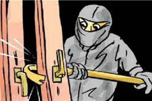 लखीमपुर खीरी: खंभारखेड़ा चीनी मिल के सहायक महाप्रबंधक इंजीनियर के आवास से लाखों की चोरी