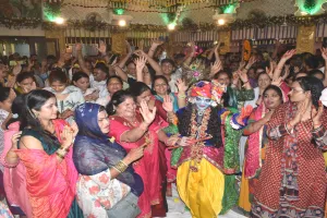 नंद के आनंद भयो, जय कन्हैया लाल की... जयकारों से गूंज उठी नाथ नगरी