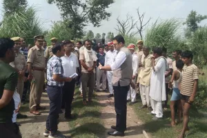 बदायूं: सहसवान में महावा नदी के बांध में पड़ने लगी दरारें...कई गांवों में मंडराने लगा खतरा