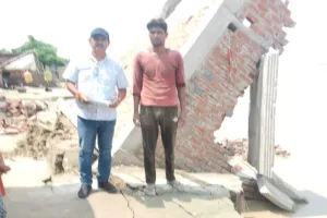 लखीमपुर खीरी: शारदा नदी का कहर जारी, एक और मकान ने ली जलसमाधि 