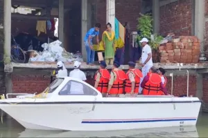 प्रयागराज में खतरे के निशान से ऊपर बह रहीं गंगा-यमुना, राहत कार्य तेज