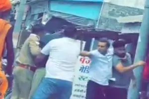 लखीमपुर खीरी : मेडिकल स्टोर से उत्तराखंड पुलिस तीन बदमाश दबोचे, बाजार में मचा हड़कंप