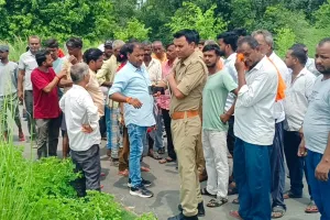 बलरामपुर : तीन दिन से लापता विवाहिता का शव नहर से बरामद, परिजनों ने लगाया दहेज हत्या का आरोप