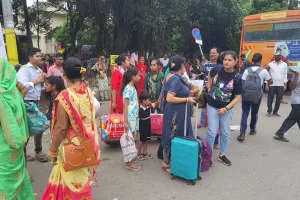 रामपुर: भाई-बहन के पर्व रक्षाबंधन पर ट्रेनों और बसों में उमड़ा भीड़ का सैलाब