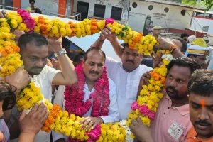 बाराबंकी में फूल-मालाओं से स्वागत के बीच बोले मंत्री- कार्यकर्ता हैं भाजपा की रीढ़