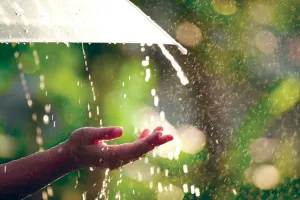 UP Monsoon: मौसम का यू-टर्न, कई जिलों में बारिश का ऑरेंज अलर्ट