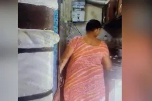 CCTV में सच कैद : छी! नौकरानी ने गिलास में पेशाब कर बर्तनों पर मारा छींटा, पुलिस को सौंपा, बोली-“कुछ नहीं बताऊंगी”