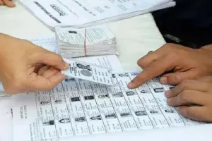 Rampur: बीएलओ की ड्यूटी लगाने पर पर्यवेक्षक पर भड़का शिक्षक