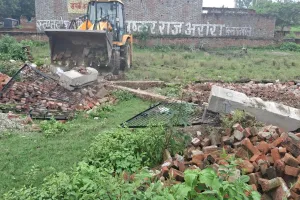 BDA ने 63 बीघा में बसाई जा रहीं अवैध कॉलोनियों पर चलाया बुलडोजर