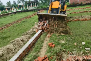 Bareilly : कैंट में बसाई जा रही थी अवैध कॉलोनियां, दोनों पर चला BDA का बुलडोजर 