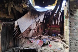 अमरोहा: बारिश में कच्चे मकान की छत ढहने से पांच लोग घायल