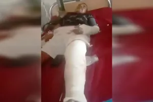 लखीमपुर खीरी : मगरमच्छ ने बुजुर्ग का दबोचा पैर...लाठी से वार कर बचाई जान