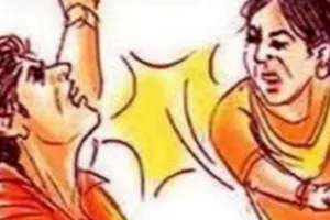 मामूली टक्कर पर महिला ने छात्र को मारा, चुकानी पड़ी हर थप्पड़ की कीमत