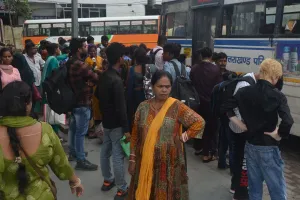 Bareilly : बसों के फेरे बढ़ाए पर बहनों की सफर की मुश्किलें दूर नहीं कर पाए