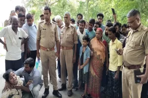 पीलीभीत: दो दिन से लापता युवक का पानी भरे गड्ढे में शव मिलने से मचा हड़कंप