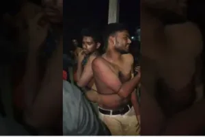 सिद्धार्थनगर : तीन दोस्तों को बिजली के पोल से बांधकर बेरहमी से पीटा, वीडियो वायरल; 15 अज्ञात लोगों पर केस