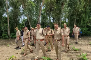 सीतापुर में युवती की गला रेतकर हत्या, दुष्कर्म की आशंका