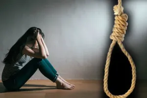 लखीमपुर खीरी: प्रेमी ने शादी से इन्कार किया तो टूटा दिल...प्रेमिका ने फांसी लगाकर दी जान