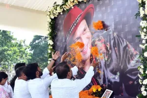 Zubeen Garg Tribute: जुबीन गर्ग का पार्थिव शरीर असम पहुंचा, अपने चहेते संगीतकार को श्रद्धांजलि देने जुटे लाखों लोग