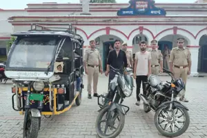 बदायूं : चोरी करने के दो आरोपी गिरफ्तार, बाइक और ई-रिक्शा बरामद
