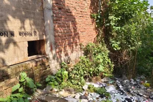 लखीमपुर खीरी : पुलिस चौकी के पास कपड़े की दुकान पर हजारों की चोरी