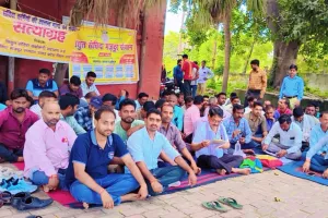 शाहजहांपुर : 26 दिन का वेतन...30 दिन काम, ईएसआई कार्ड तक नहीं